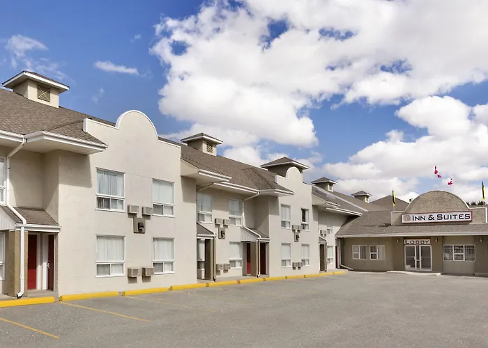 Motel: Colonial Square Inn & Suites