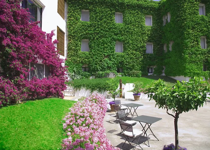 Hotel Con Piscina Emilia