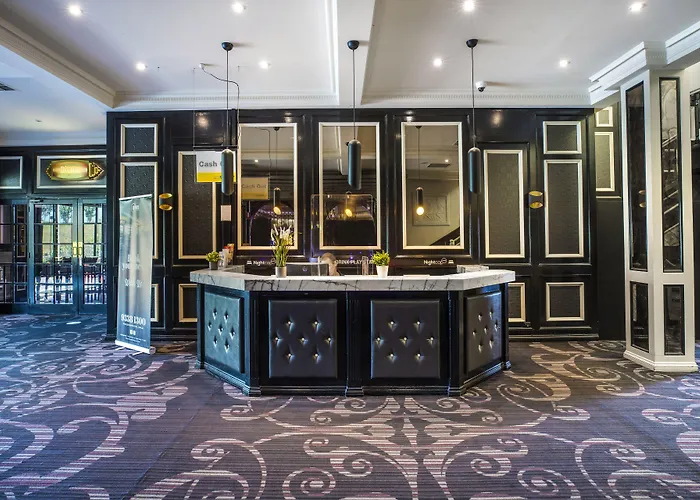 Hotel: Nightcap At Skyways Hotel