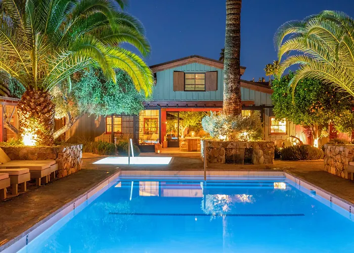 Hotel with pool: Sparrows Lodge