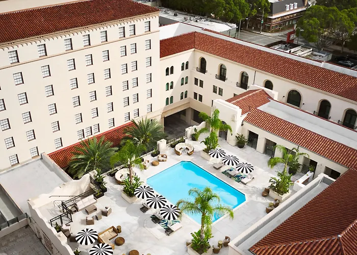 Pasadena Hotel & Pool