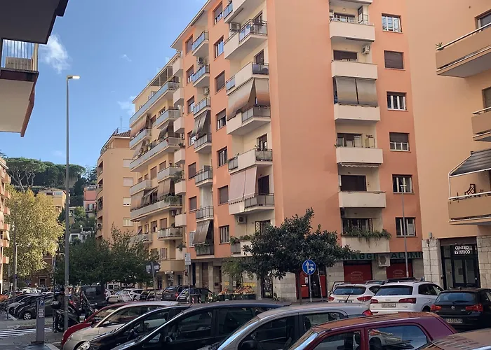 Hotel near College: Vatican Rooms Holiday In Rome