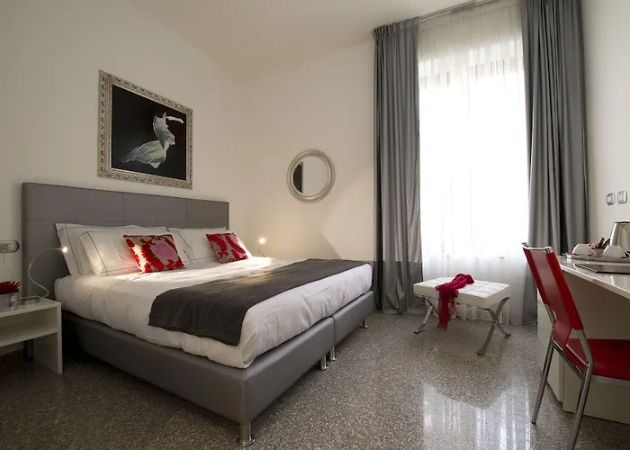 Monza City Rooms & Studios