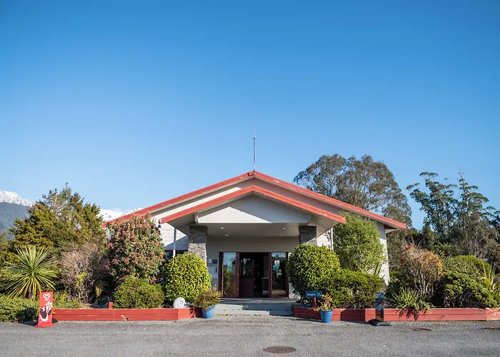 Luxury hotel only: Franz Josef Top 10 Holiday Park