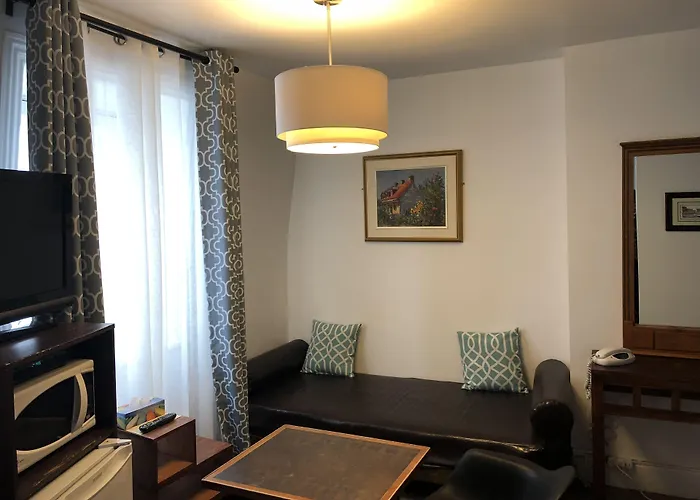 Au Petit Hôtel