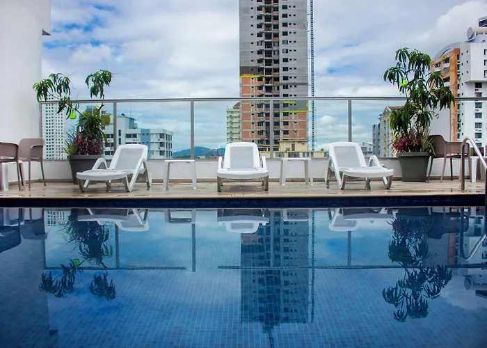 Hotel con piscina: Ramada By Wyndham Panama Via Argentina