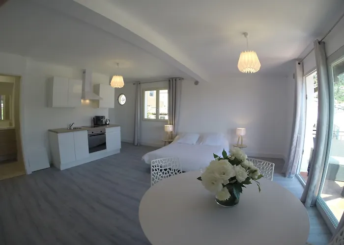 Hôtel: Maison Carles BnB