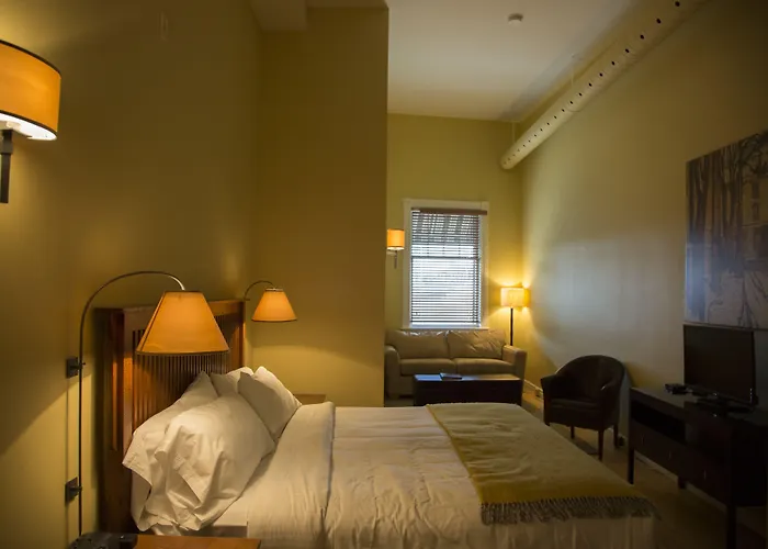 Resort: Foster'S Inn