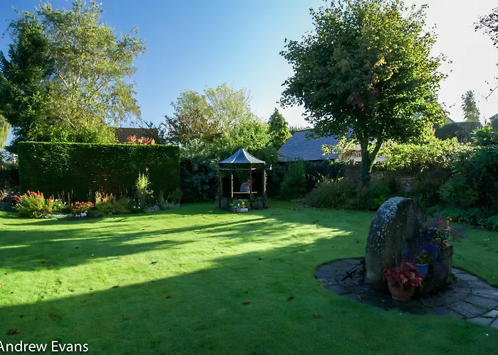 Pet Friendly hotel: Lea House Bed And Breakfast
