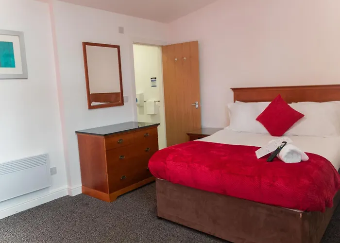 Hullywood Rooms With Shared Kitchen Facilities