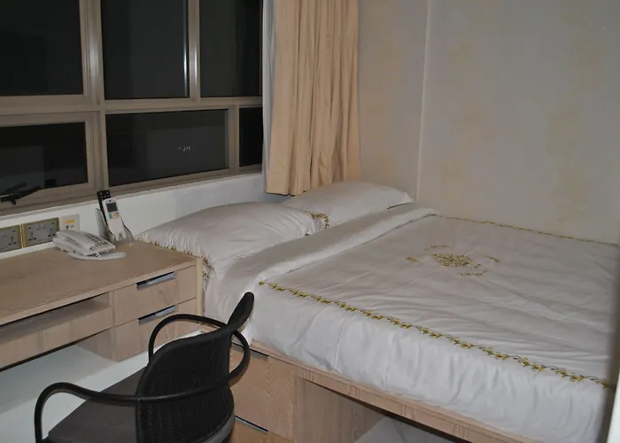 Resort: Jayleen Clarke Quay Hotel