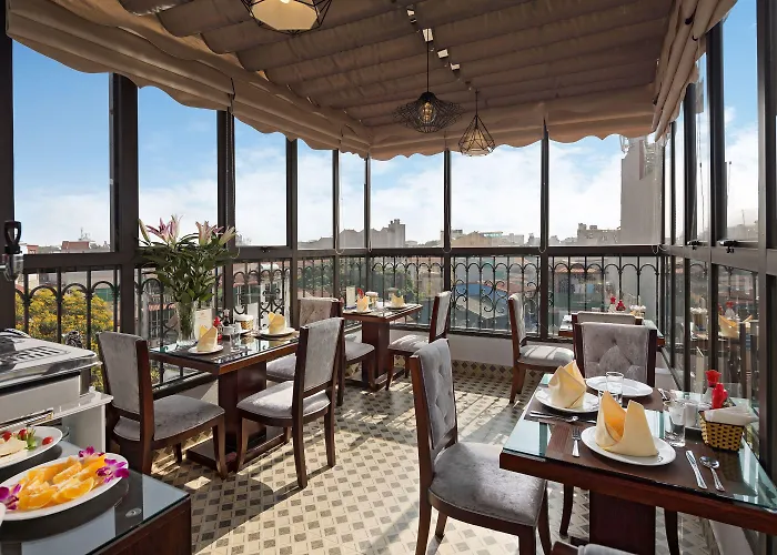 3 star hotels Golden Moon Suite & Travel