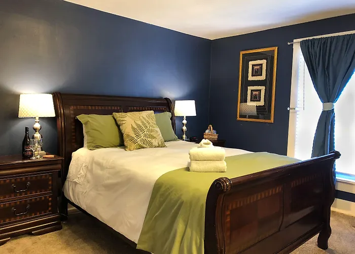 Hotel near College: The Salida Inn And Hostel
