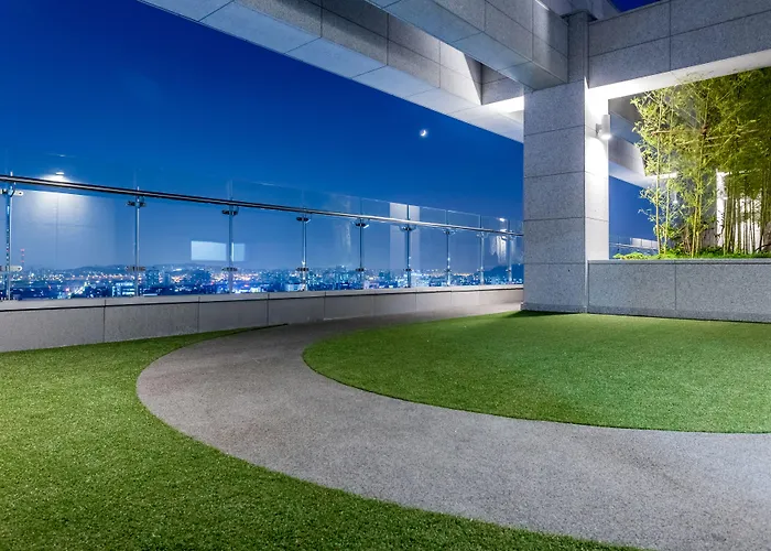 Hotel with pool: Amanti Hotel Seoul Hongdae