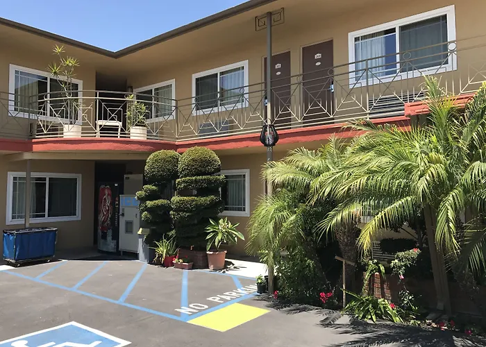 Fullerton Lodge