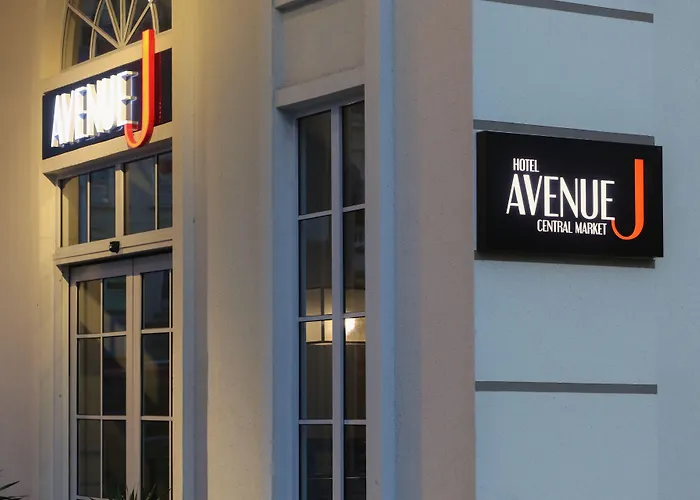 Avenue J Hotel, Central Market