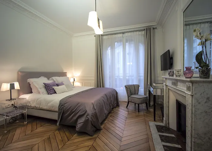 Relais12Bis By Eiffel Tower