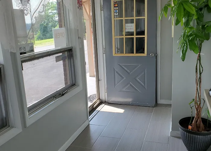 Cheap hotel: Dollar Inn