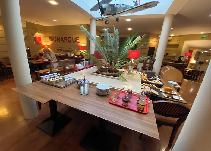 Hôtel Restaurant LE MONARQUE
