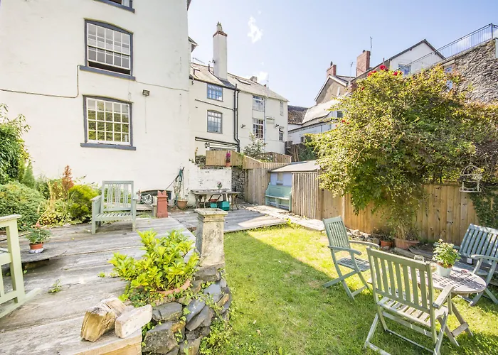 Self Catering Accommodation, Cornerstones, 16Th Century Luxury House Overlooking The River