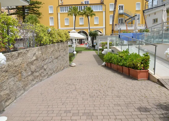  Mediterraneo Palace