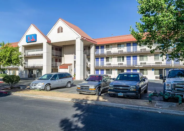 Studio 6-Fresno, Ca - Extended Stay