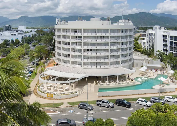 Doubletree By Hilton Cairns