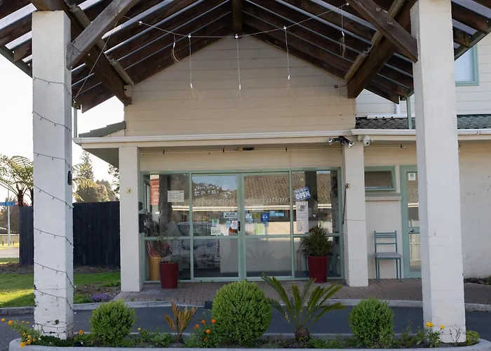 Birchwood Spa Motel