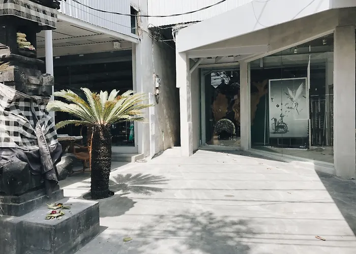 Lloyd'S Inn Bali