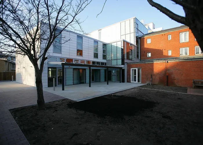Auberge: Davies Court
