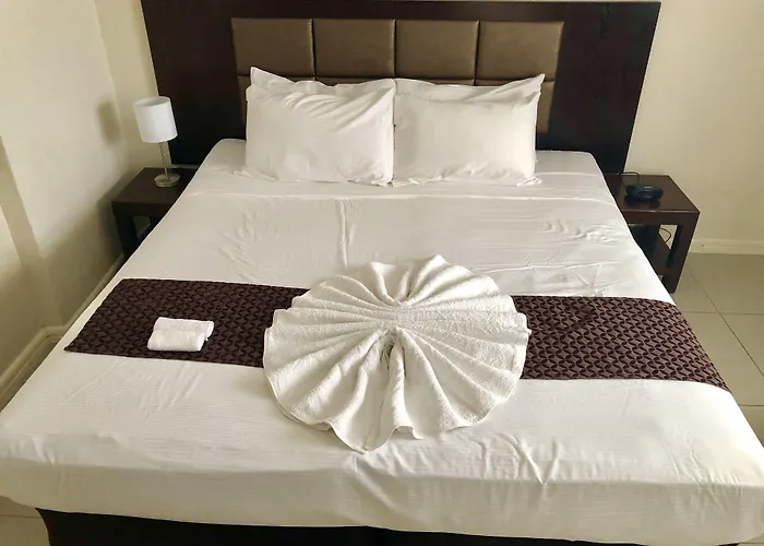 Airport Hotel: The White House Hotel