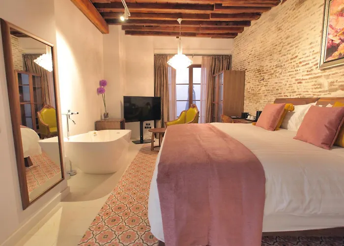 Anahita Boutique Hotel