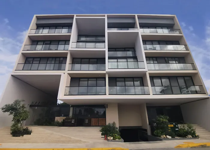 Jacuzzi hotel: Kaab South Beach By The Spot Rentals