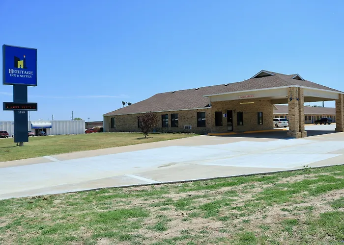 Hotel: Heritage Inn & Suites