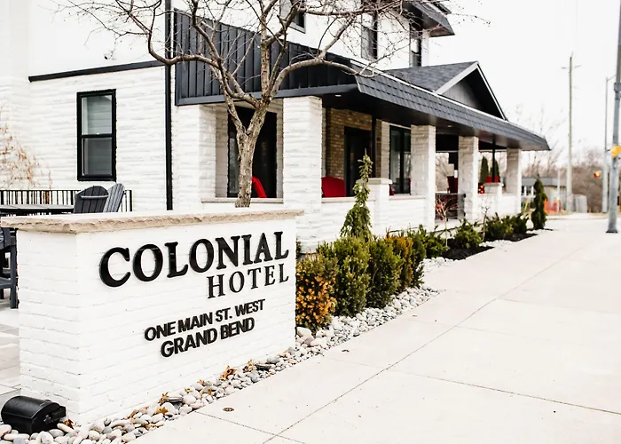 Colonial Hotel & Suites