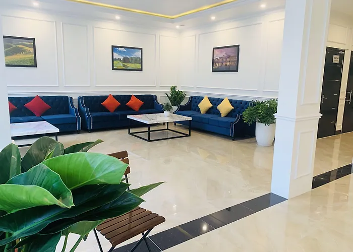 Airport Hotel: Paragon House And Residence
