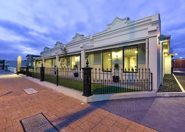 Hotel: Aloha Central Premium Studios