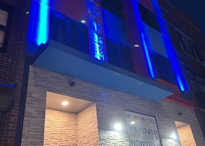 Cheap hotel: Moon Hotel Brooklyn