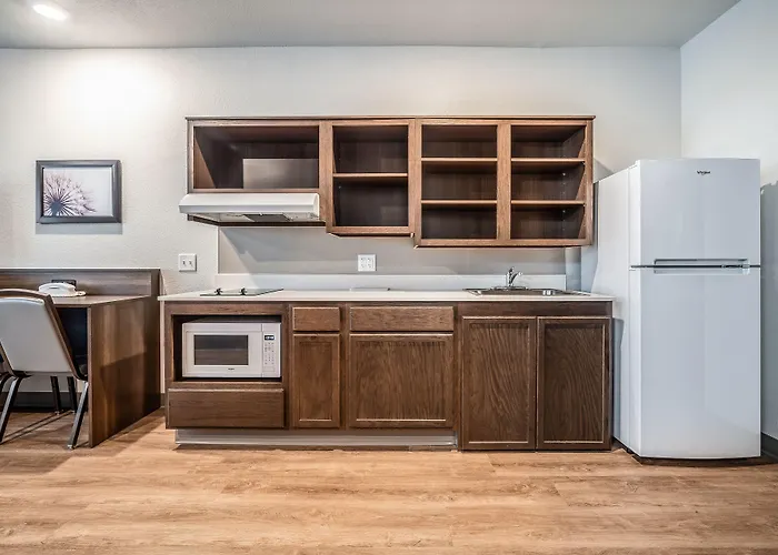 Cheap hotel: Woodspring Suites Miramar