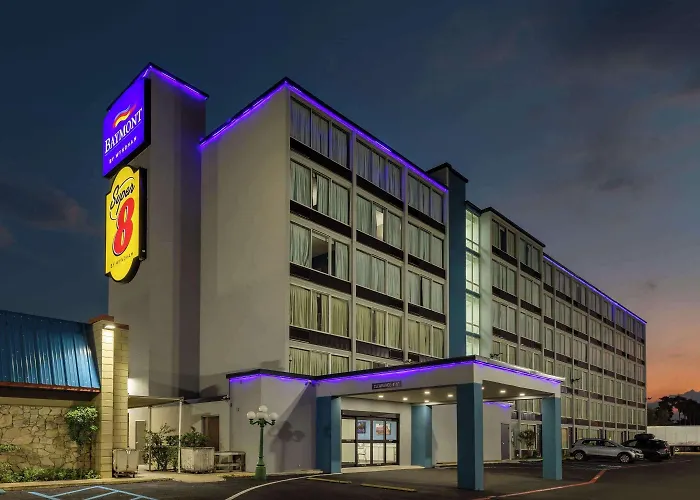 Super 8 By Wyndham Laredo