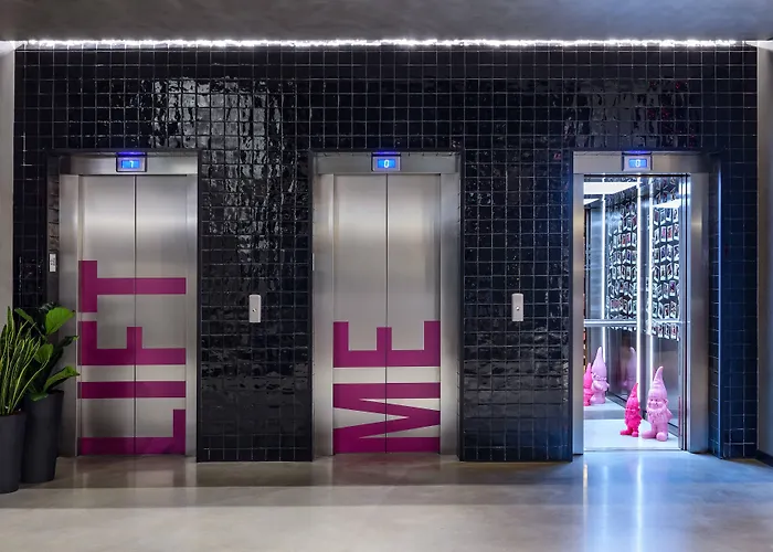 Trip to College Moxy Lisboa Oriente