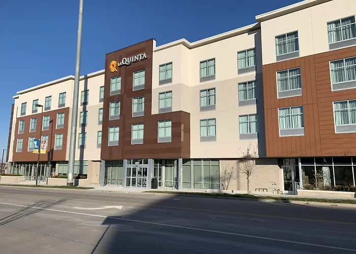 La Quinta Inn & Suites By Wyndham Beacon Hill