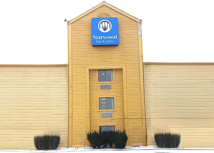 Cheap hotels Norwood Inn & Suites Milwaukee