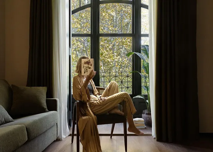 Batimont Suites & Apartments