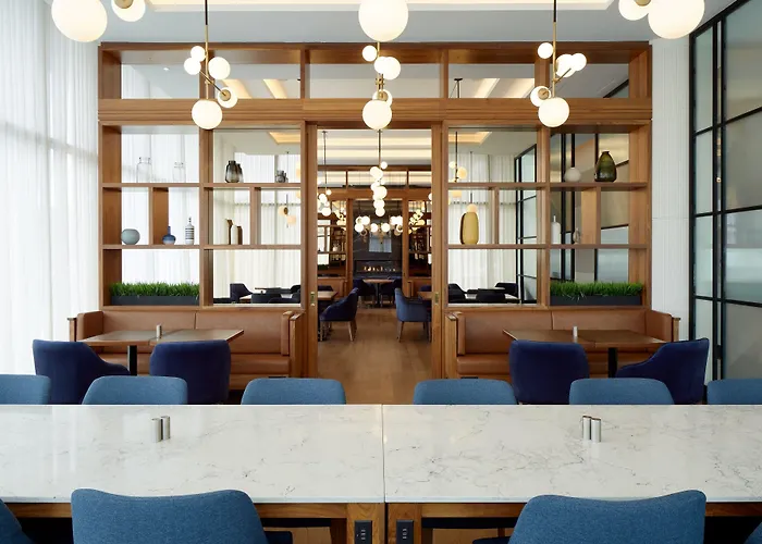 Airport Hotel: Courtyard Montreal Midtown