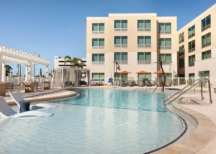 Hotels with pool Holiday Inn Express Cape Canaveral By Ihg