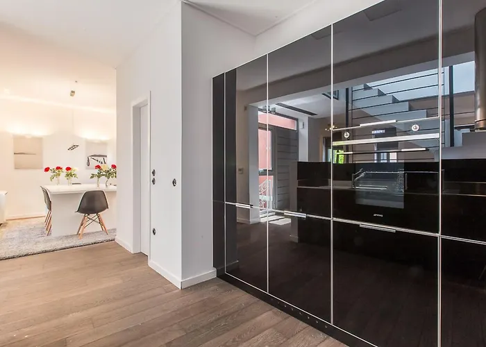 Hotel near College: Historic Villa Complex 40Pax