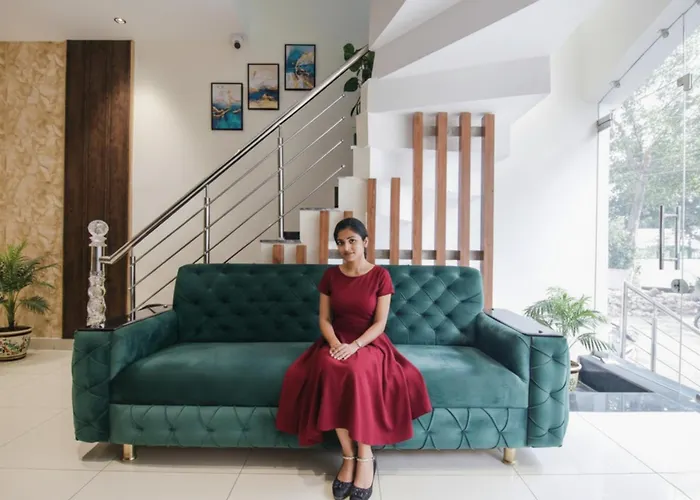 Fabhotel Spring - Nr Golden Temple