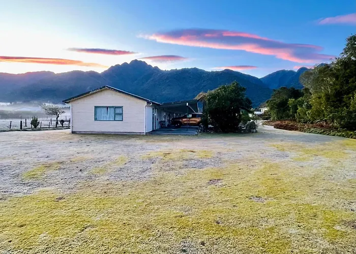 Glacier View Motel