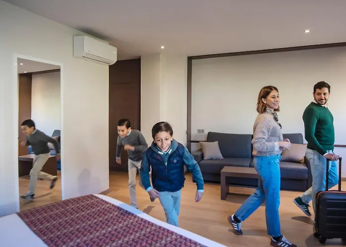Pet Friendly hotel: Hotel Granada By Pierre & Vacances